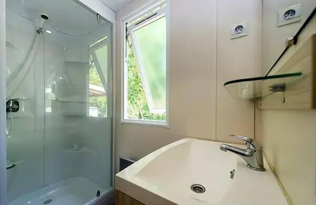 Campsite Le Val de Durance **** - Mobile home Comfort 4 rooms 6 people air-conditioned