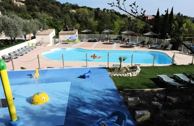 Campsite Les Terrasses Provençales *** - MOBILE HOME SUPER MERCURE FAMILY 4 persons