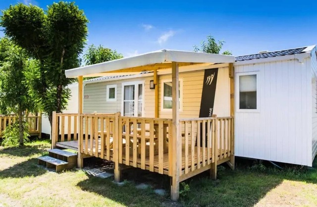 Campsite Les Truffières de Dordogne ***** - Chalet Comfort 3 Rooms 4/5 People