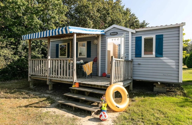 Campsite Village de la Guyonnière ***** - 4-room cottage for 6 people