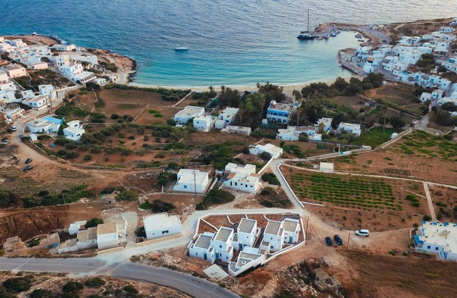 Camvillia Donoussa Village Suites