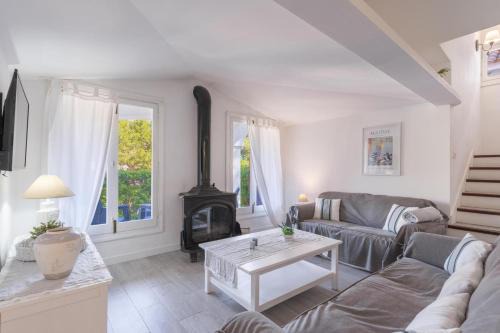 Can Botana 4-Gorgeous Beach Accommodation