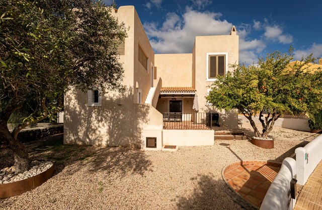 CAN NOVES-Villa con terraza y BBQ en zona céntrica y tranquila