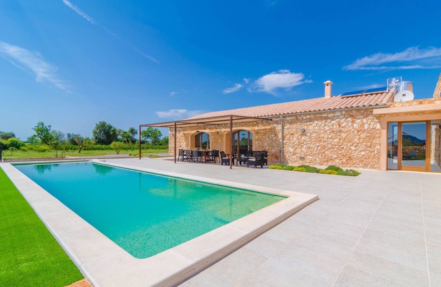 CAN GUSTI - Villa con piscina privada en Manacor. WiFi Gratis.