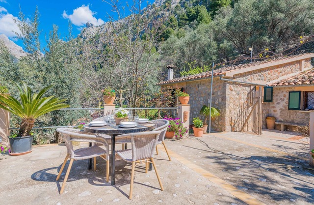 CAN MATEU - Chalet con terraza, en plena Sierra de Tramuntana, a unos kilómetros de Binia