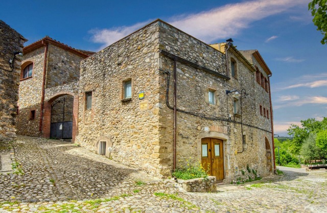 CAN PARRALETS: Casa rural en alquiler en Saus, confortable, renovada y con encanto