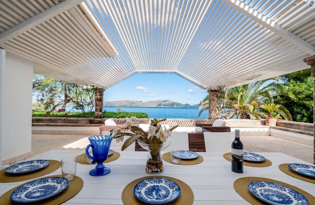 CAN RAMIS - Casa en primera línea de mar con vistas panorámicas.