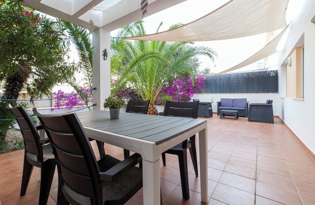 Can Sord- Apartamento con amplia Terraza/Jardín. Con A/C y wifi