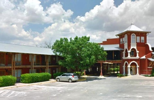 Canadian Courts Motel