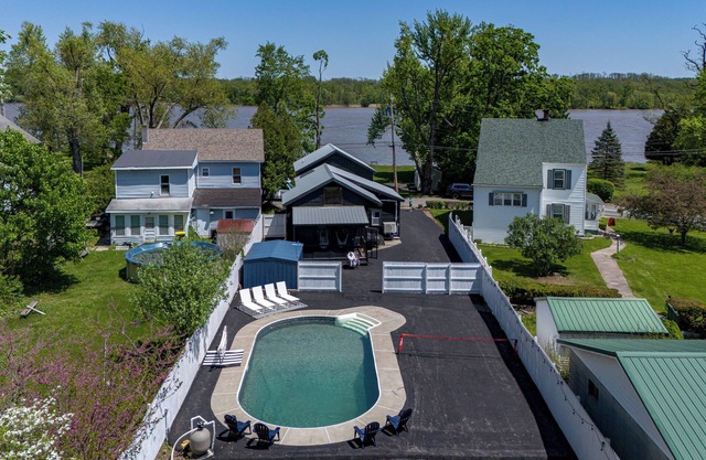 NEW!! CANADIAN-OWNED! Hudson Haven: Riverview home with Pool, Pickleball & PS5