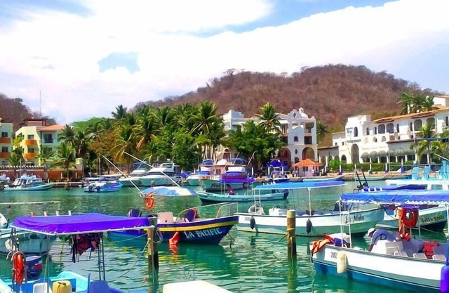 Canadian Resorts Huatulco
