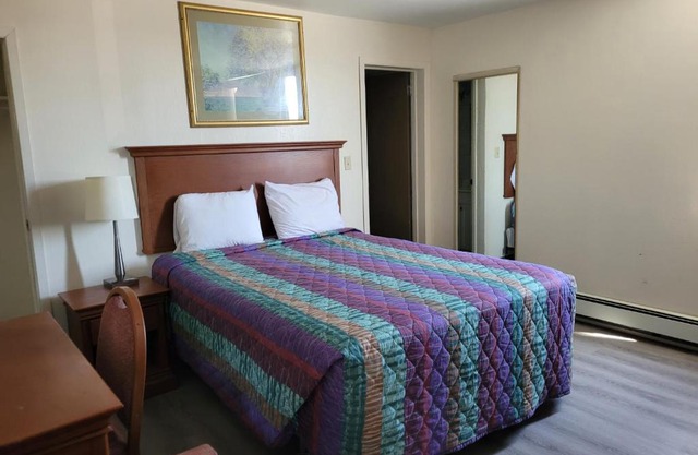 Canadiana Motel