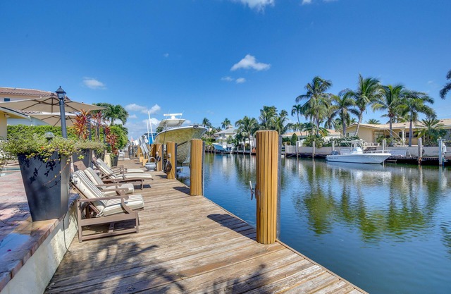 Canal Access & Pool: Lighthouse Point Getaway!