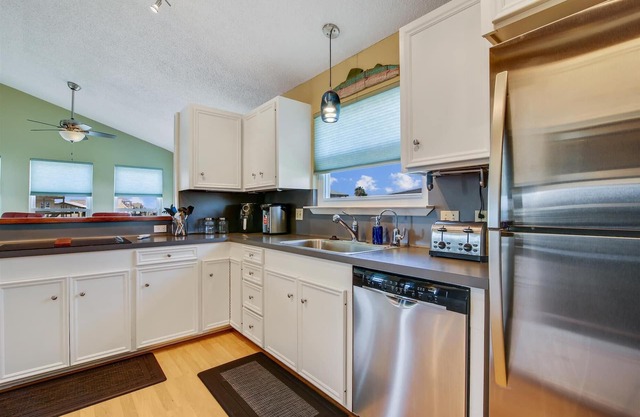 4513canalbreezenh - Canal Breeze