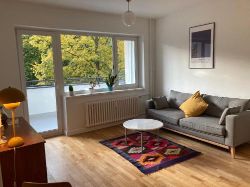 Canal-Front at Maybachufer - 1 Private Room in 80 sqm Two-Bedroom flatshare Apartment