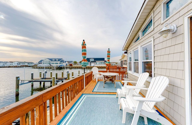 Canal front home with free WiFi, deck, private dock, shared pool & tennis
