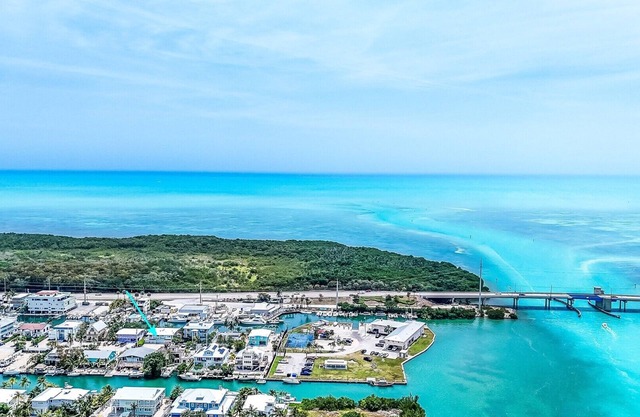 Canal Front Oasis with Private Pool: Your Perfect Waterfront Getaway!