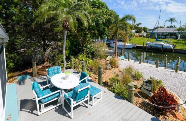 CANAL FRONT W/DOCK, Water View, Dock your Boat, Free WIFI Dog - See Note...