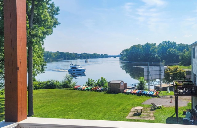 Canalfront Waterford Apartment on Hudson River