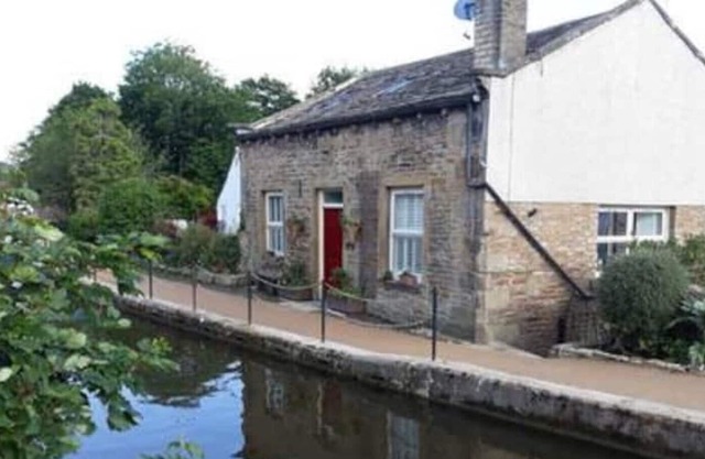 Canal-side relaxing escape, near Skipton.
