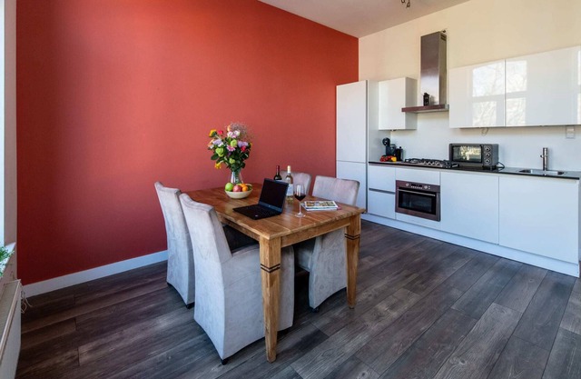 Canal view apartment in the center of Amsterdam