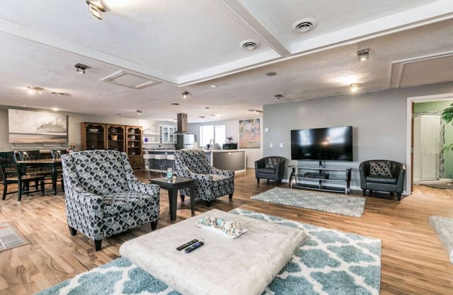 CanalSide Casa- Beautifully located