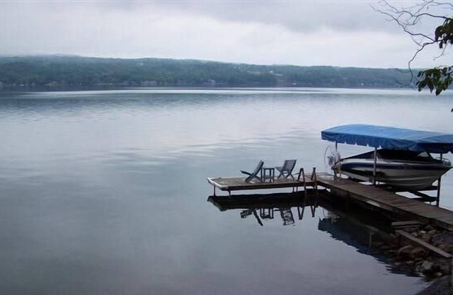 Canandaigua Lake Cottage en el bosque