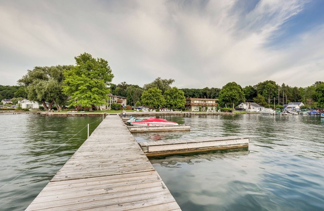 Canandaigua Lake Romantic Getaway w/ Boat Slip!