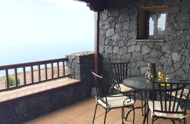 Casa canaria en piedra, bien equipada, calefacción y aire, terraza, vistas, wifi