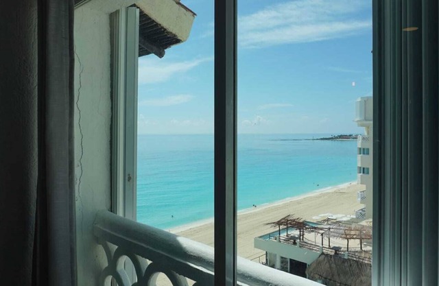 Cancun Plaza by Andiani Travel