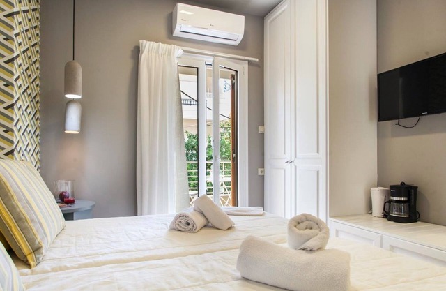 Candia Studios & Rooms