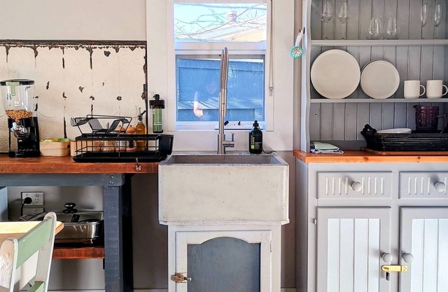 Candlebark Cottage - Private spa retreat
