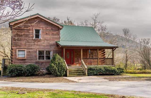 Cane Creek Cabin less than 20mins to downtown Asheville & Biltmore
