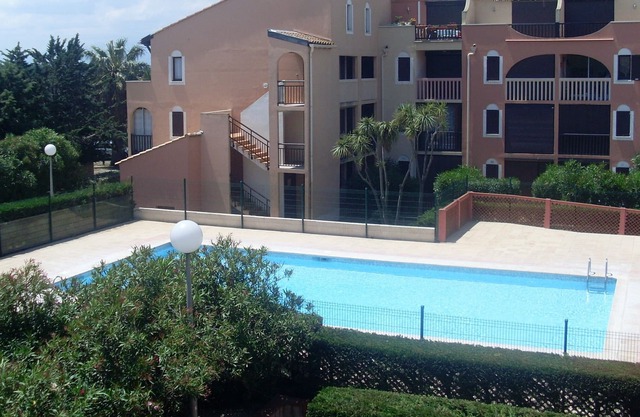 Canet plage T2 4 couchages: piscinas y estacionamiento semanal, quincena o mes