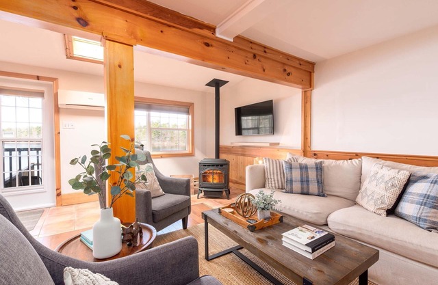 Canoe Cove Lake House