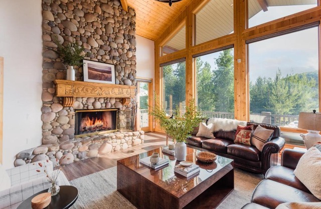 Canopy by AvantStay 8 BR Cabin w Hot Tub Movie Theatre Sauna