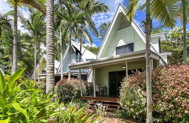 Canopy Chalet 10, Nelly Bay