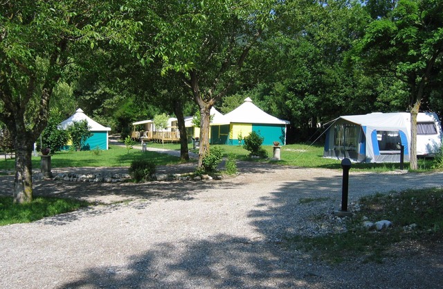 Tienda de lona para 5 personas en un camping tranquilo en Les Prés