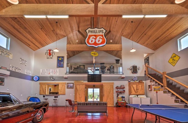 Canyon Barndominium with Hot Tub and Golf Cart!