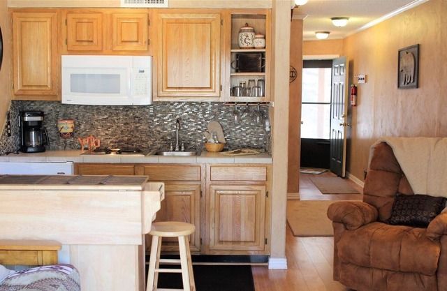 Canyon Creek Condo # 128 - Cosy Cabins Real Estate, LLC.