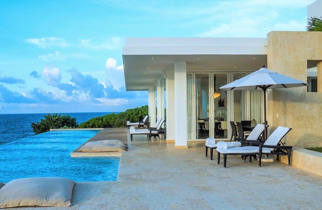 IMPRESIONANTE LUJO FRENTE AL MAR PISCINA DE 4 DORMITORIOS VILLA RAPHAEL + DESAYUNO INCLUIDO