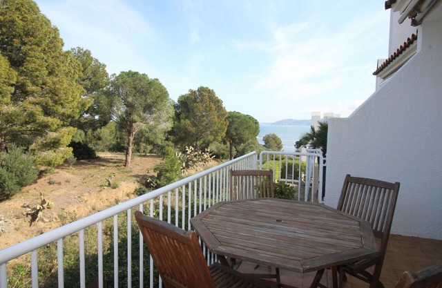 CAP RAS V 1-1 Apartamento con vistas al mar, a tan sólo 50m de la playa.