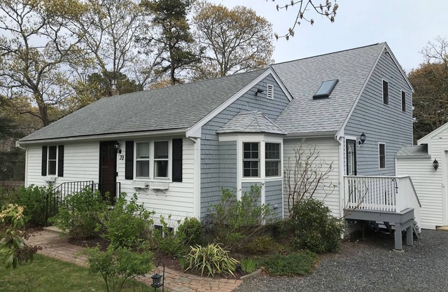 Cape Cod Getaway - close to beaches, shopping and more