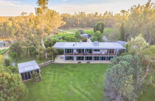 Cape Horn Vineyard 5 Bedroom House Riverfront
