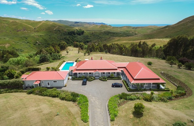 Cape South Estate - idyllic character property in rural setting close to beaches