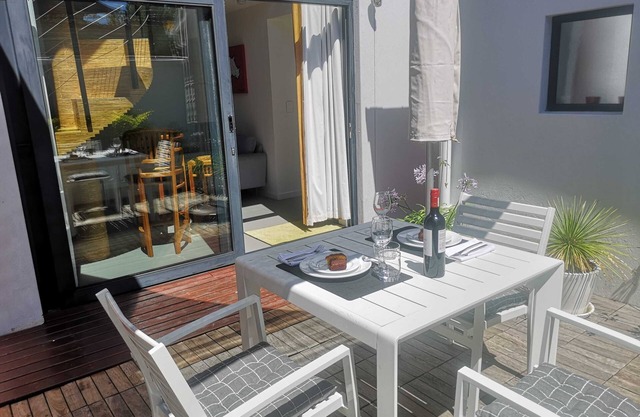 Cape white villa - Duplex suite (No Load shedding)