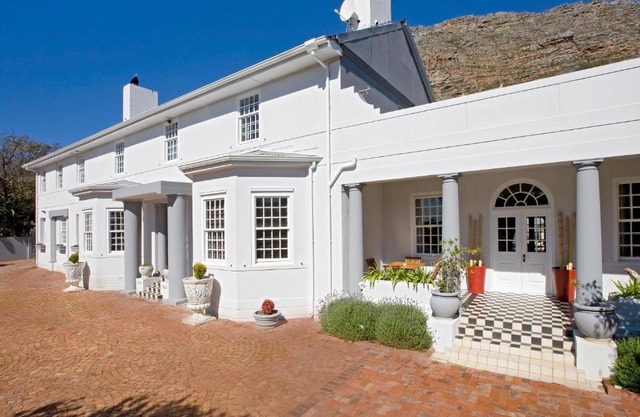 Capeblue Manor House