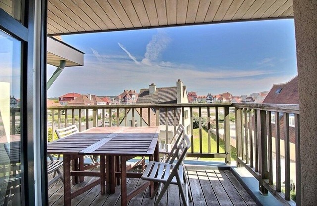 Apartamento de 2 dormitorios con terraza al sur, a 50 metros de la playa, para 4 a 5 personas