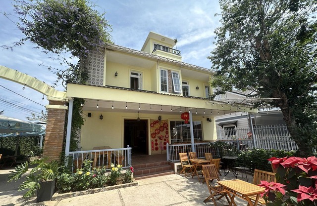 Capital O 1231 Hoang Yen Hotel & Coffee
