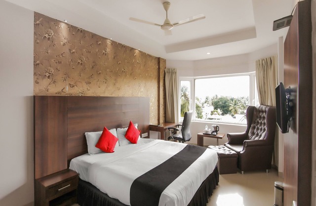 Capital O 18430 The Dawn Hotel